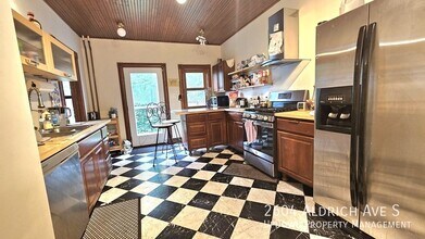 2604 Aldrich Ave S in Minneapolis, MN - Building Photo - Building Photo