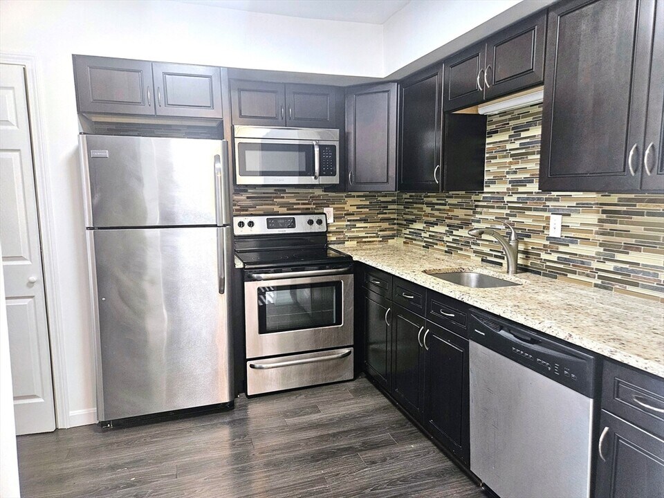 26 Beacon St in Burlington, MA - Building Photo