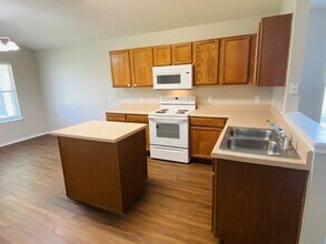124 Easy St in Hutto, TX - Building Photo - Building Photo