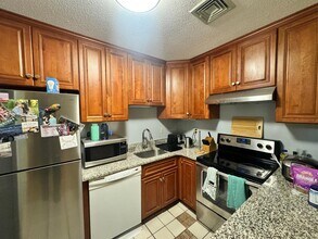 620 Boston Ave, Unit #5E in Medford, MA - Building Photo - Building Photo