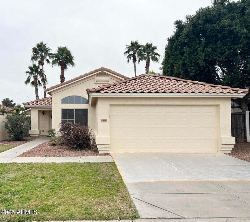 1965 W Raven Dr in Chandler, AZ - Building Photo
