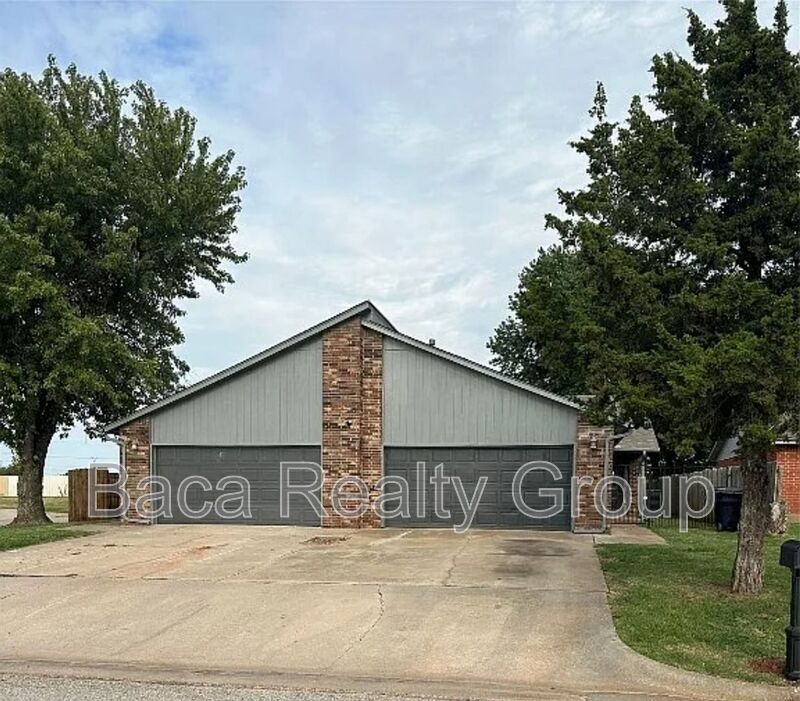 8400 WAKEFIELD St in Oklahoma City, OK - Building Photo