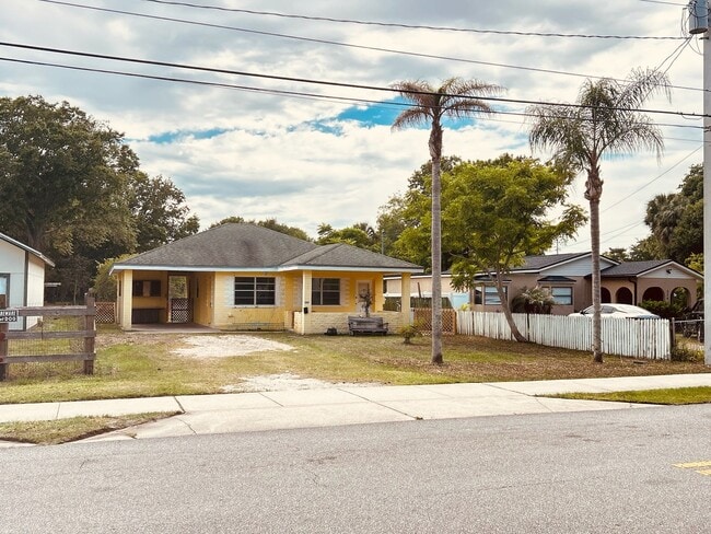 582 Center St