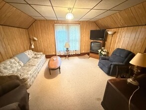 1102 Oakes St in Marinette, WI - Building Photo - Building Photo