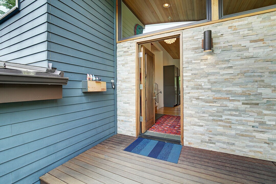 2250 40th Ave E in Seattle, WA - Building Photo