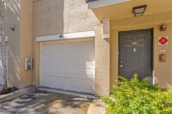 5840 W Sample Rd in Coral Springs, FL - Building Photo - Building Photo