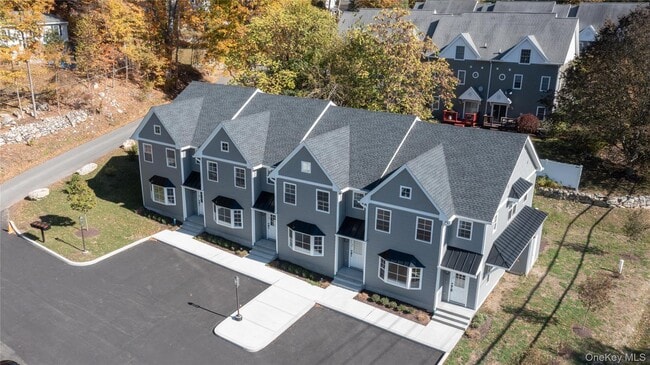 670 E Main St in Jefferson Valley, NY - Building Photo - Building Photo