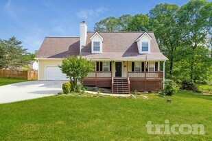 712 Kings Ct in Bethlehem, GA - Building Photo