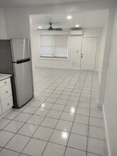 477 2nd St S, Unit 101 in Jacksonville Beach, FL - Foto de edificio - Building Photo