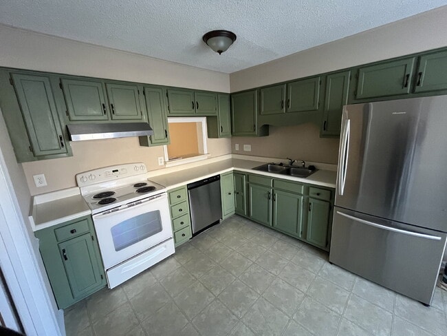 917 Shelby Dr in Greensboro, NC - Building Photo - Building Photo