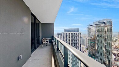 601 NW 1st Ct in Miami, FL - Building Photo - Building Photo