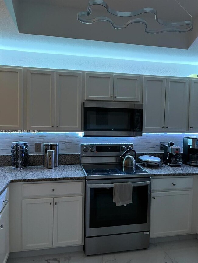 11501 NW 89th St in Doral, FL - Building Photo - Building Photo