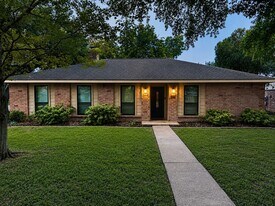 12627 Westmere Dr in Houston, TX - Building Photo