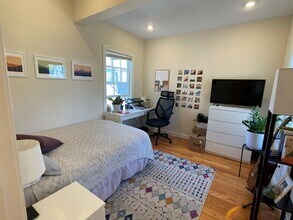 14 Flint St, Unit 1 in Somerville, MA - Building Photo - Building Photo