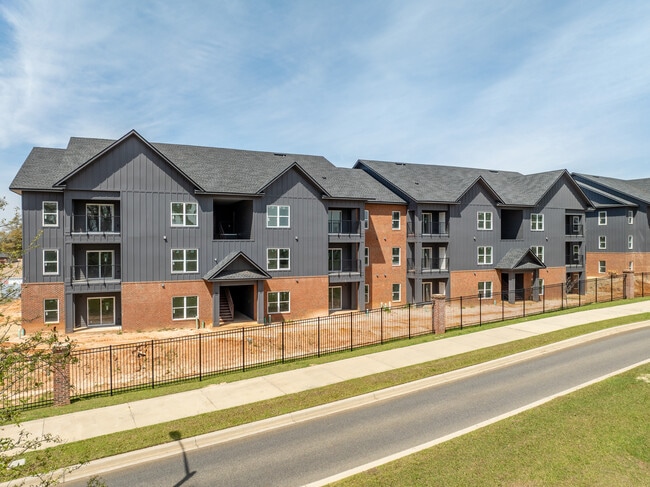 Fallschase Apartments in Tallahassee, FL - Building Photo - Building Photo