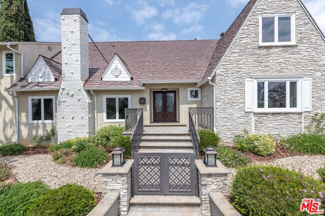 10479 Wilkins Ave in Los Angeles, CA - Building Photo - Building Photo