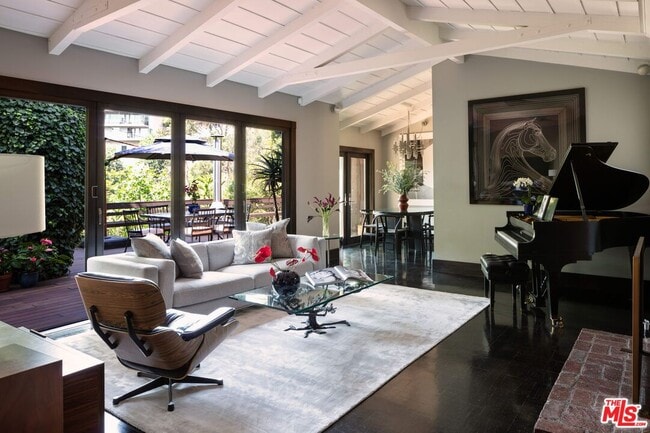 6464 Bryn Mawr Dr in Los Angeles, CA - Building Photo - Building Photo