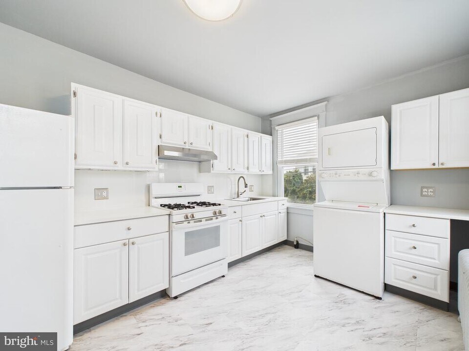 246 S Fairview Ave in Upper Darby Township, PA - Building Photo