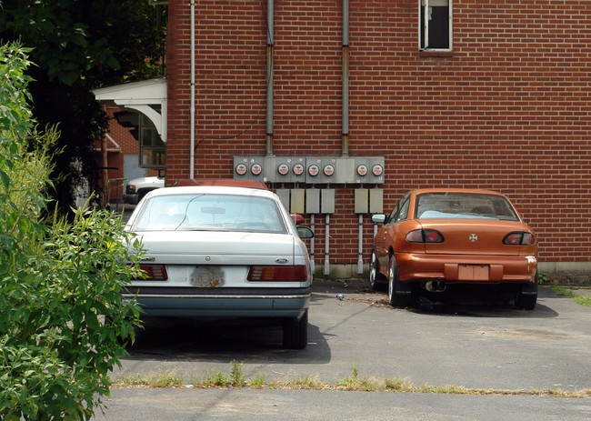 201 Lewis St in Oak Hill, WV - Building Photo - Building Photo