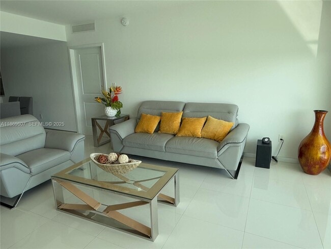 400 Sunny Isles Blvd, Unit 1021 in Sunny Isles Beach, FL - Building Photo - Building Photo