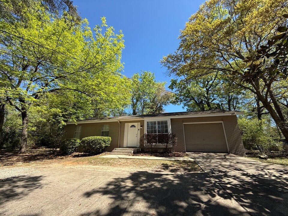 2117 Old Bainbridge Rd in Tallahassee, FL - Building Photo