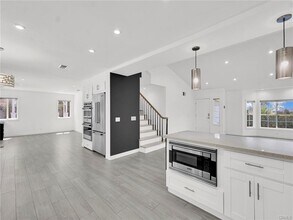 10900 Meseta Dr in Los Angeles, CA - Building Photo - Building Photo