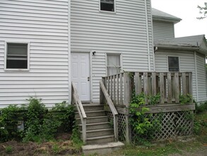 105 Vine St, Unit #1 in Saugus, MA - Building Photo - Building Photo