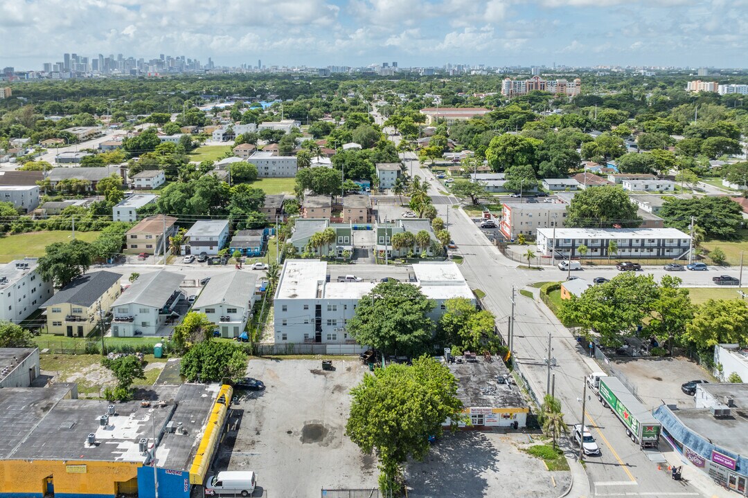 1281 NW 61st St in Miami, FL - Building Photo