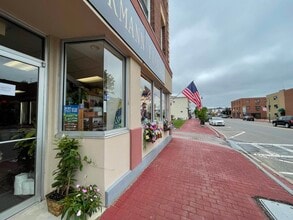 15 W Broadway in Derry, NH - Building Photo - Building Photo