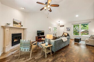 12 Williamsburg Ln E in Bella Vista, AR - Building Photo - Building Photo