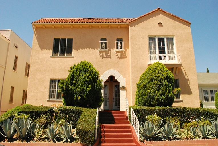 4925 Elmwood Ave in Los Angeles, CA - Foto de edificio