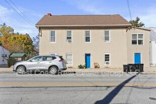 15 E Water St in Smithsburg, MD - Building Photo