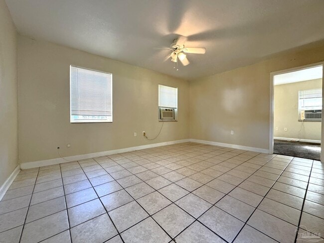 2 Ellis Dr in Pensacola, FL - Building Photo - Building Photo