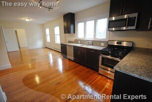 15 Taylor St, Unit #1 in Medford, MA - Building Photo