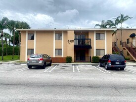 6011 10th Ave N in Greenacres, FL - Building Photo