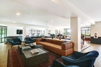 Terrace Station West in Mountlake Terrace, WA - Foto de edificio - Building Photo