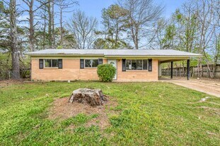 805 Spruce St in Columbus, MS - Building Photo