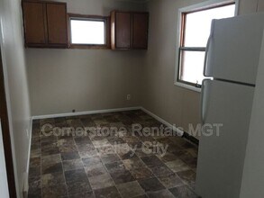 233 8th Ave NE in Valley City, ND - Building Photo - Building Photo