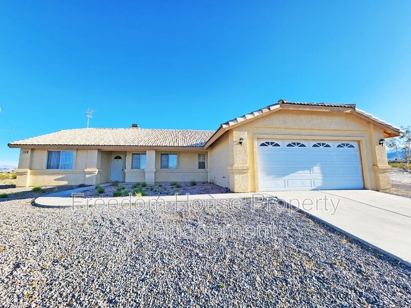 3280 E Winery Rd in Pahrump, NV - Building Photo