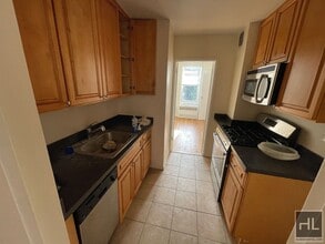 GRAND CENTRAL PARKWAY, Unit 6H in Queens, NY - Foto de edificio - Building Photo