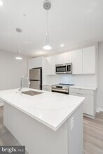 3449 Scotts Ln, Unit B414 in Philadelphia, PA - Building Photo - Building Photo