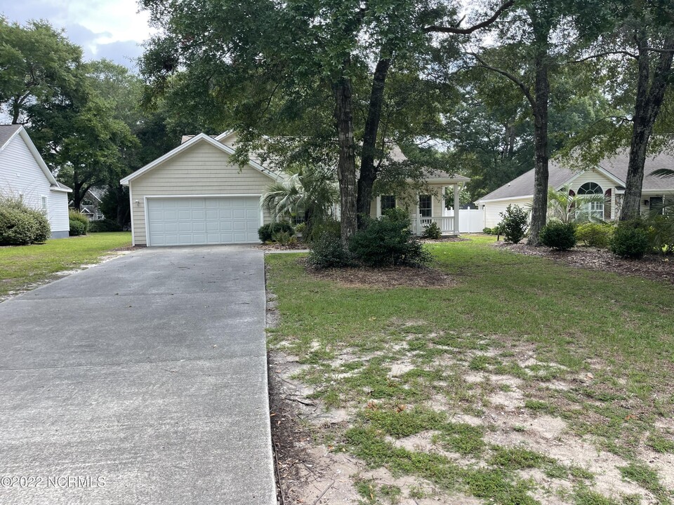 1641 Lake Tree Dr SW in Ocean Isle Beach, NC - Building Photo