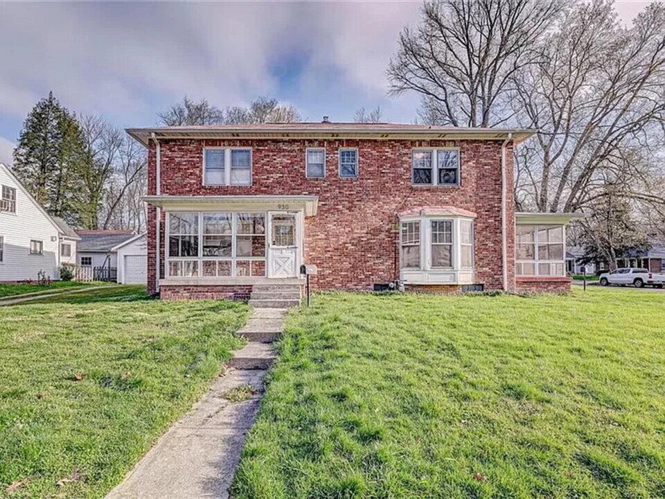930 E 56th St in Indianapolis, IN - Building Photo