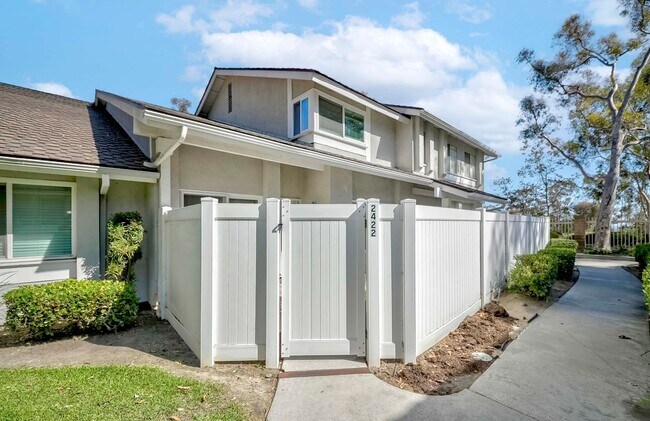 property at 2422 Coventry Cir