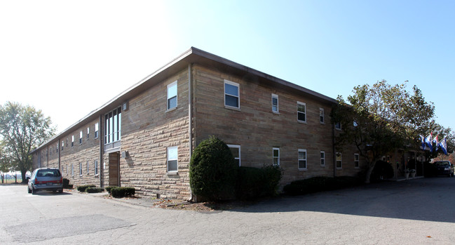 Cedarbrook Apartments in Greenwood, IN - Building Photo - Building Photo