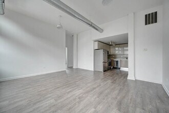 932 W Dakin St, Unit 304 in Chicago, IL - Building Photo - Building Photo