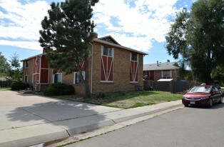 3600 S Knox Ct in Denver, CO - Building Photo