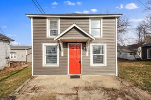 106 E Vine St in Attica, IN - Building Photo