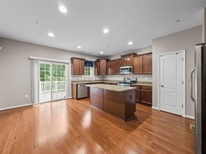 7425 Willow View Ln in Glen Burnie, MD - Building Photo - Building Photo