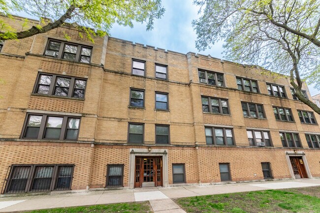 property at 1907 W Winona St